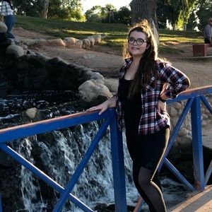 Meet your Posher, Isa